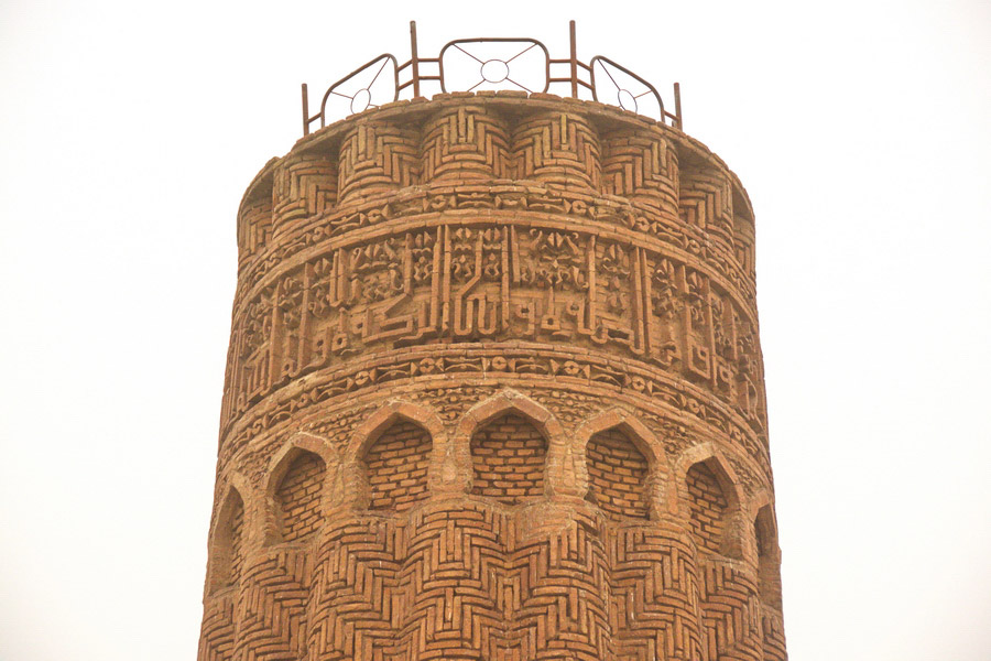 https://www.advantour.com/img/uzbekistan/termez/jarkurgan-minaret3.jpg
