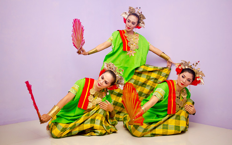 https://www.esplanade.com/-/media/images/events/2016/r/rasas-dances-from-sulawesi-gallery02.jpg?mw=640