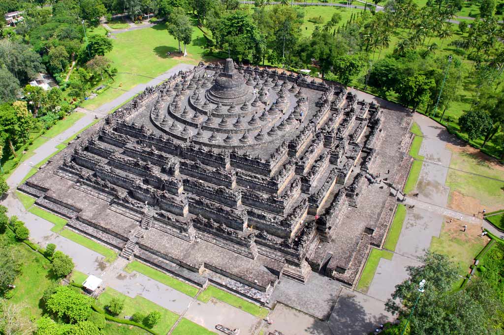 https://putidorogi-nn.ru/images/stories/aziya/indoneziya/borobudur_2.jpg